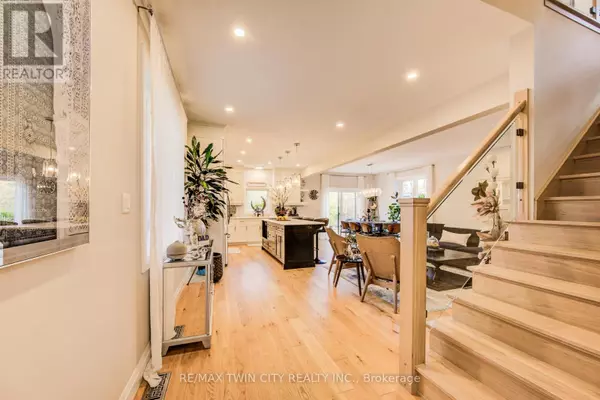 Kitchener, ON N2R0P4,928 CHAPEL HILL COURT S