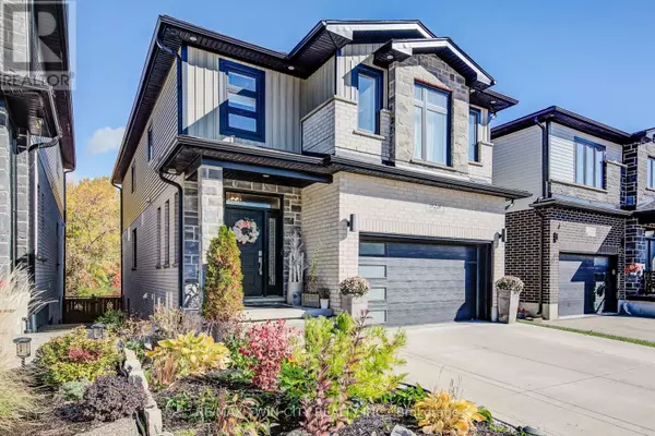 Kitchener, ON N2R0P4,928 CHAPEL HILL COURT S
