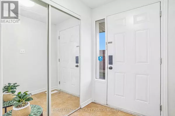 Ottawa, ON K1V9X5,3333 Mccarthy RD #17