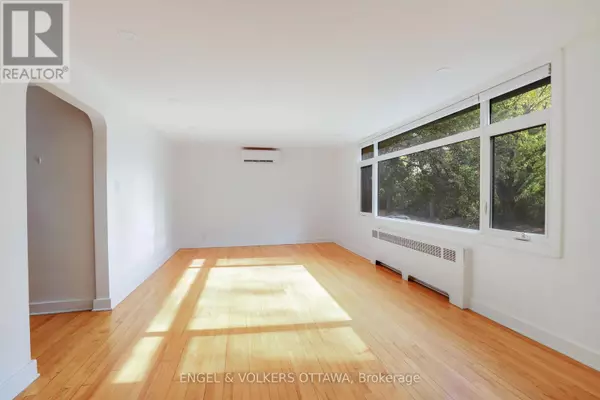 Ottawa, ON K1N5V7,75 Heney ST #1