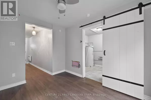 London South (south R), ON N6C4Z4,636 WILKINS STREET