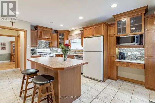 London South (south O), ON N6J3C9,836 WESTBURY CRESCENT