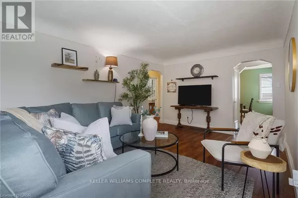 Hamilton (rosedale), ON L8K4X8,3 MONTROSE AVENUE