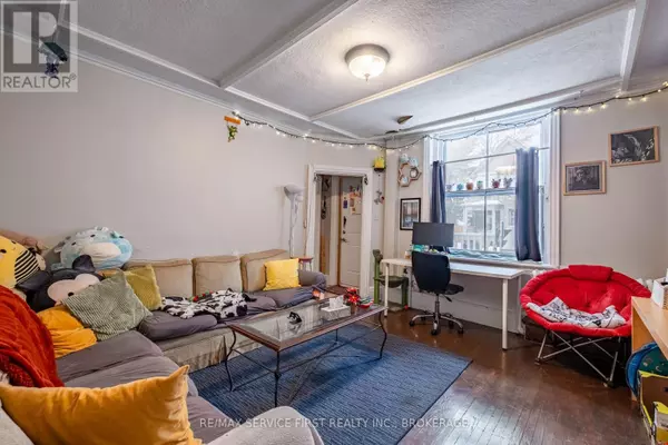 Kingston (central City East), ON K7L3H4,94 SYDENHAM STREET