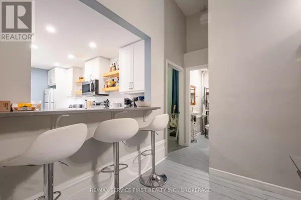 Kingston (central City East), ON K7L3H4,94 SYDENHAM STREET