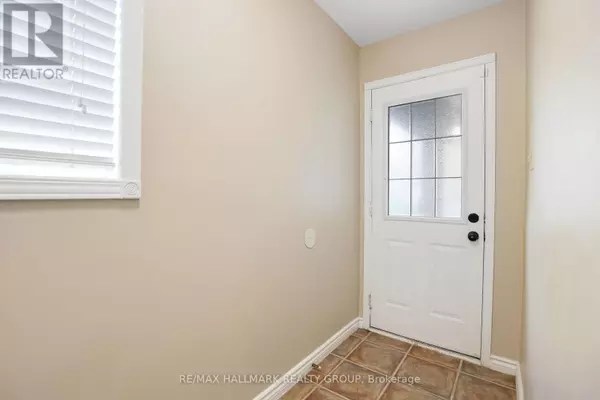 Ottawa, ON K1B5K8,1637 SAXONY CRESCENT