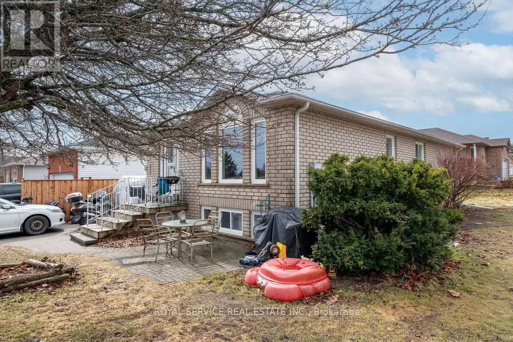 Cobourg, ON K9A5N7,661 EWING STREET