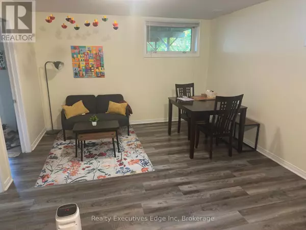 Guelph (pineridge/westminster Woods), ON N1L1N2,242 Farley DR #Lower