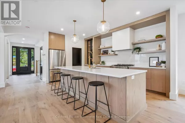 Guelph (downtown), ON N1H2M7,126 OXFORD STREET