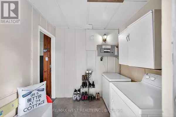 Sarnia, ON N0N1C0,2018 YONGE STREET