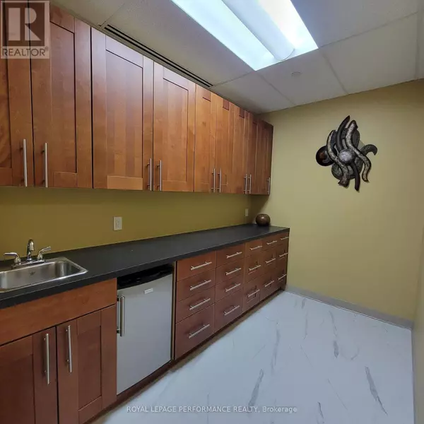 Ottawa, ON K1C1T1,4275 Innes RD #200D