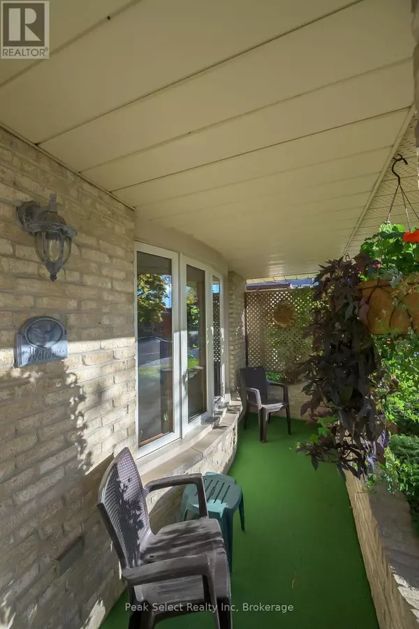 London East (east A), ON N5Y4Z8,220 REGAL DRIVE