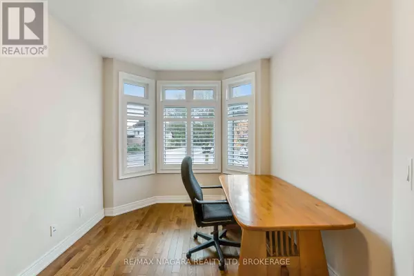 St. Catharines (lakeshore), ON L2M0A7,24 EMERALD COMMON