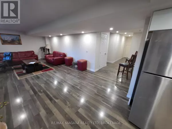 Niagara Falls (brown), ON L2H0P1,7879 Buckeye CRES #Lower