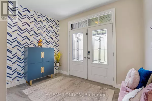 London South (south U), ON N6M1G5,2479 SEVEN OAKS RIDGE