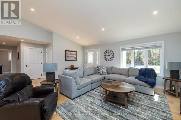 South Bruce Peninsula, ON N0H2G0,611 SIXTH STREET N