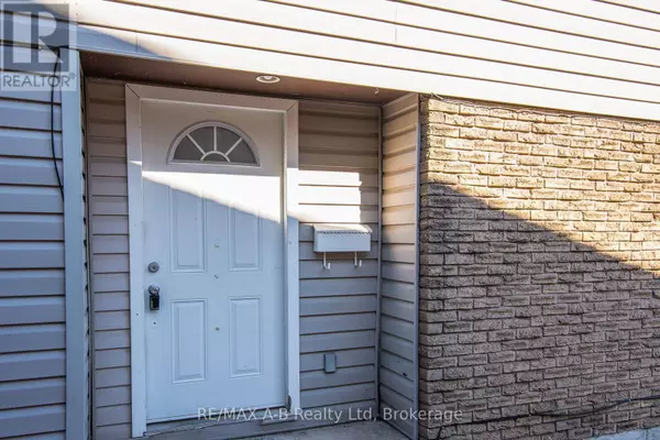 Stratford, ON N4Z1A9,568 DEVON STREET