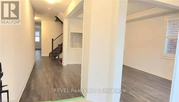 Niagara Falls (lyons Creek), ON L2G0E9,9275 White Oak AVE #Upper