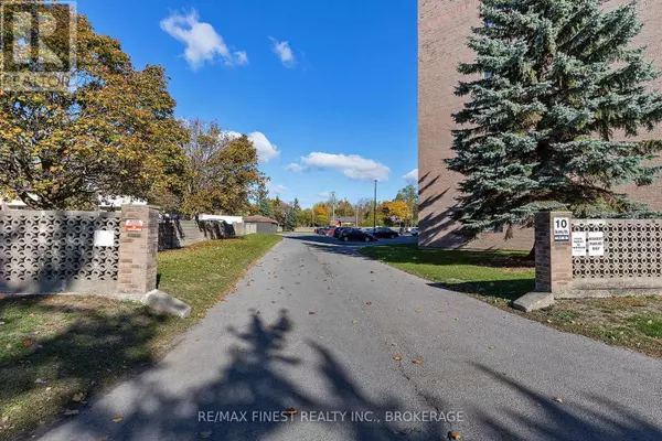 Kingston (central City West), ON K7M7H5,17 Eldon Hall PL #104