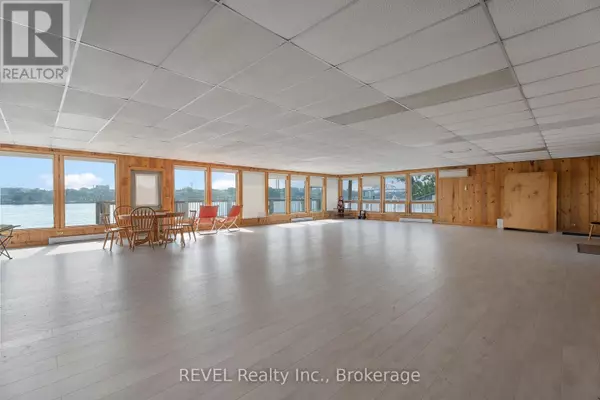 Fort Erie (central), ON L2A3G3,162 Niagara BLVD #UNIT 1