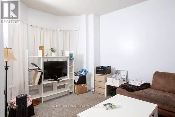 London East (east C), ON N6B2H6,226 RICHMOND STREET