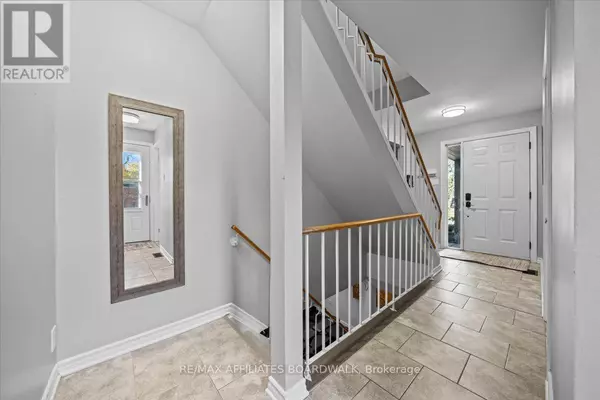 Ottawa, ON K2L2J2,42 HAYWOOD CRESCENT