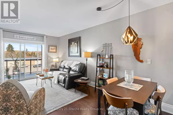 Minden Hills (minden), ON K0M2K0,9 Newcastle ST #104