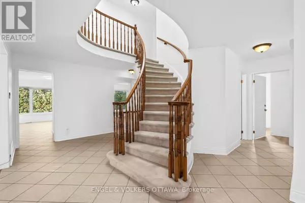 Ottawa, ON K4A3C2,841 MONTCREST DRIVE