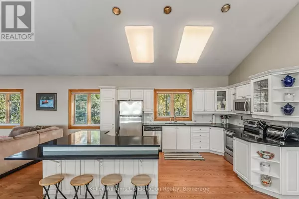 Georgian Bay (baxter), ON L0K1S0,804 KINGS FARM ROAD