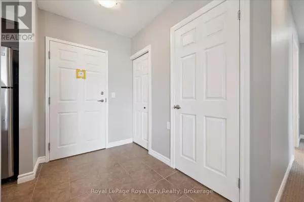 Guelph (pineridge/westminster Woods), ON N1L0K8,2 Colonial DR #207