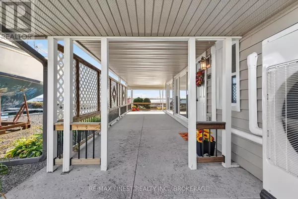 Loyalist (bath), ON K0H1G0,110 BAYSHORE DRIVE