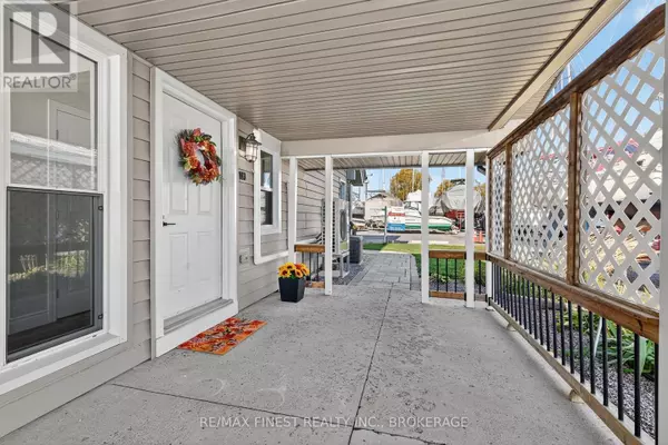 Loyalist (bath), ON K0H1G0,110 BAYSHORE DRIVE