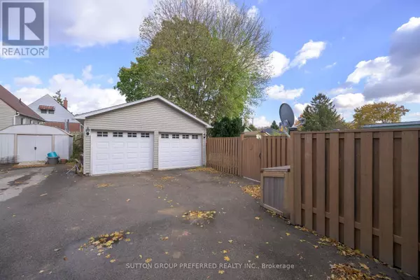 London East (east C), ON N5Y2B6,28 APELDOORN CRESCENT