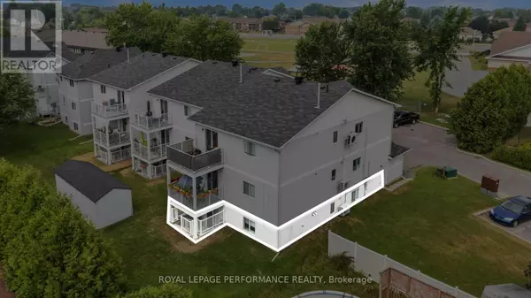 Russell, ON K0A1W0,75 LAPOINTE BLVD #1C