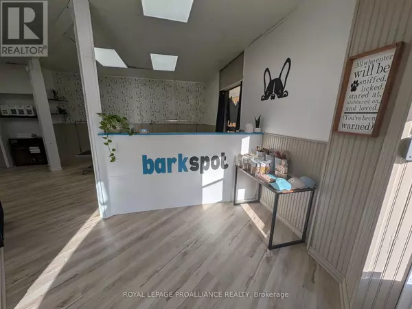 Quinte West (trenton Ward), ON K8V3V8,48 King ST Northwest #Front Unit