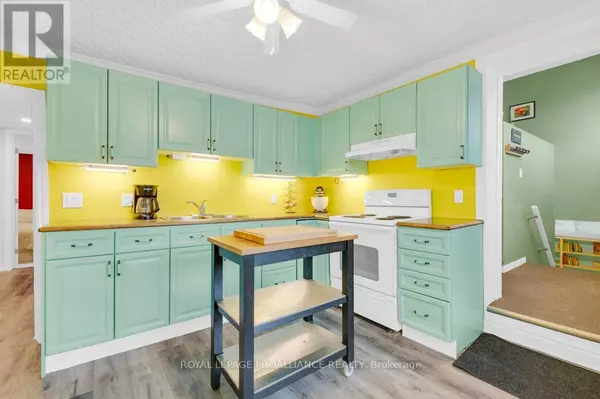 Quinte West (murray Ward), ON K0K2C0,1643 COUNTY ROAD 5