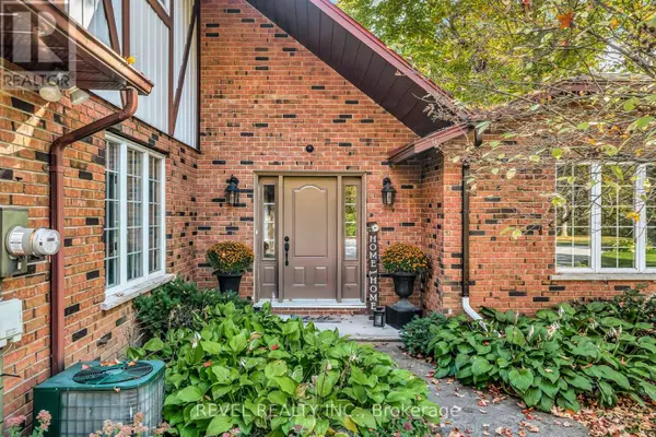 Kawartha Lakes (fenelon), ON K0M1N0,149 LAKEBREEZE ROAD