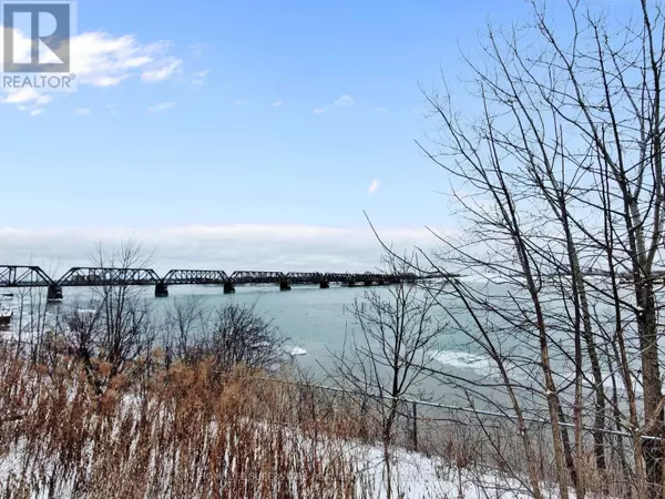 Fort Erie (central), ON L2A3H3,535 NIAGARA BOULEVARD