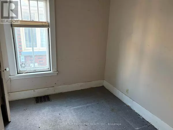 London East (east M), ON N5Z2J9,130 ARUNDELL STREET