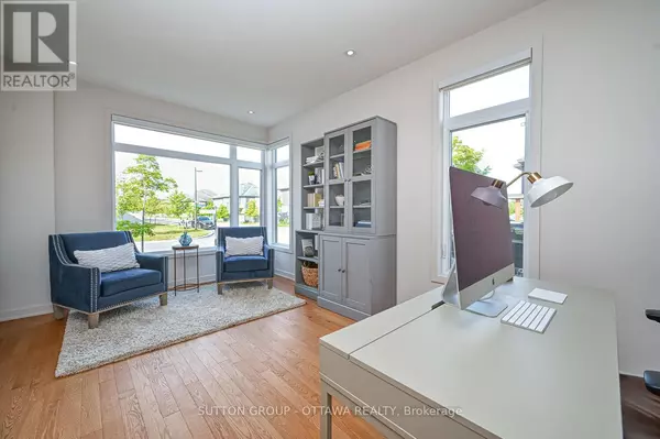 Ottawa, ON K1T0T5,732 WOOLER PLACE