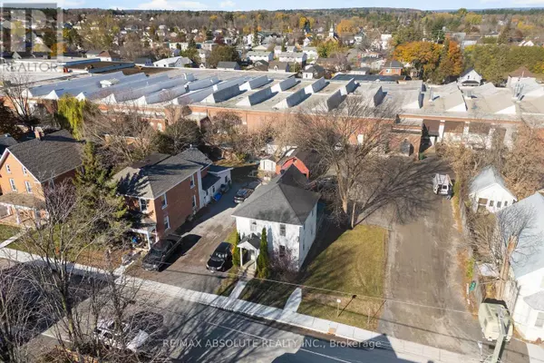 Arnprior, ON K7S2W4,27 MACDONALD STREET S