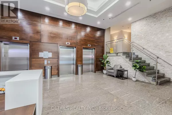 Ottawa, ON K1N6B1,238 Besserer ST #717