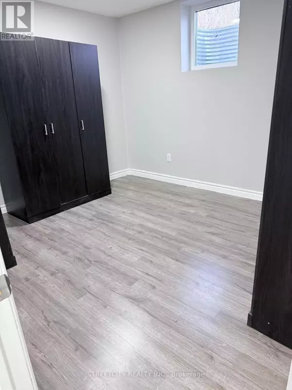 London East (east D), ON N5V4N9,31 Christians DR #Lower