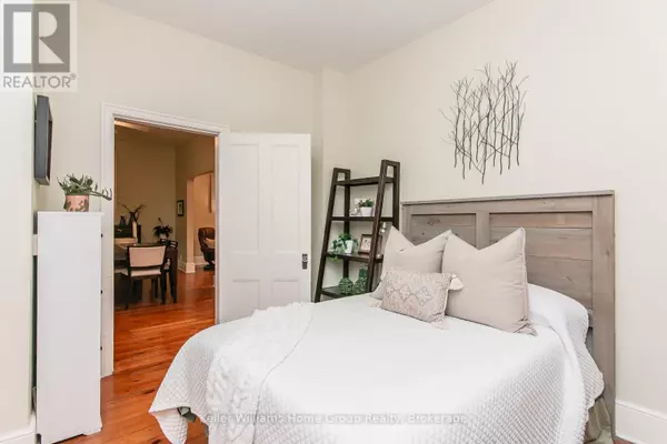 Guelph (downtown), ON N1H2G8,11 NORWICH STREET W