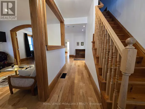 Belleville (belleville Ward), ON K8P3S6,38 SINCLAIR STREET