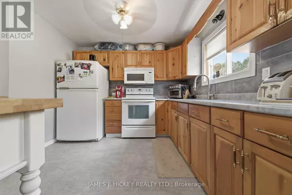 Laurentian Hills, ON K0J2H0,37103 HIGHWAY 17 HIGHWAY