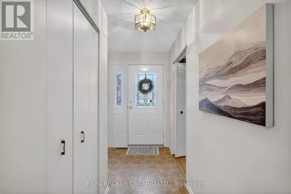 Ottawa, ON K2L1J4,89 COUNTRY LANE W