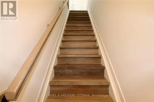 Ottawa, ON K1W0S1,380 Rolling Meadow CRES #H