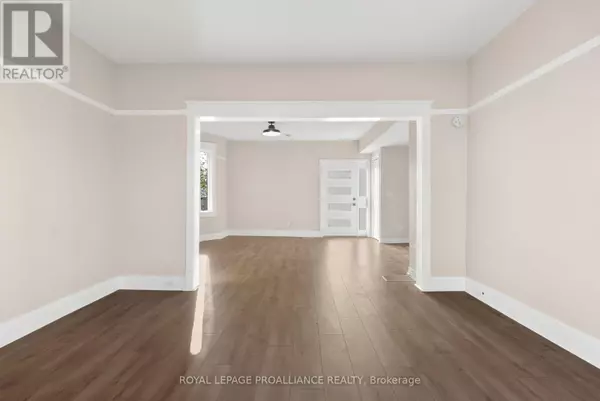 Belleville (belleville Ward), ON K8P2J6,97 DONALD STREET S