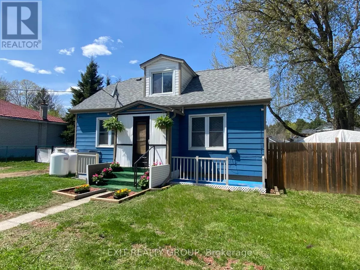 Addington Highlands (addington Highlands), ON K0H2G0,33 GLASTONBURY ROAD